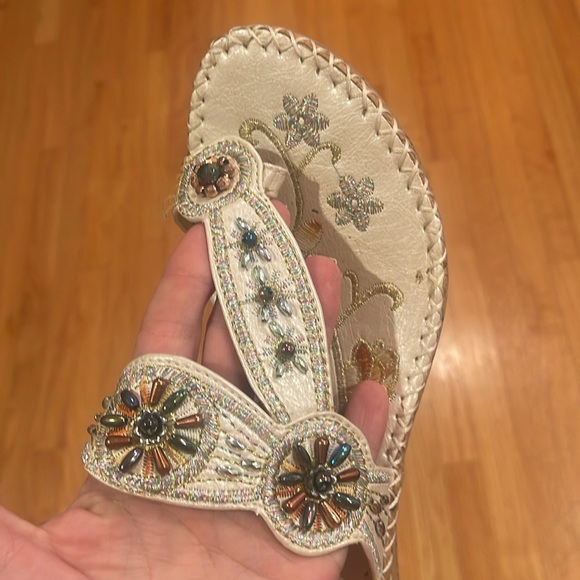 John Fashion wedge sandals size 8. No beads are missing. Great condition - Picture 3 of 5